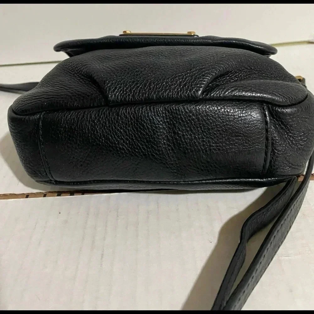 Marc By Marc Jacob’s black leather crossbody handbag